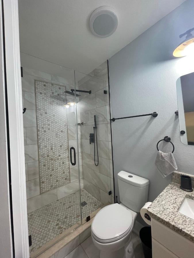 Twelve Oaks Modern Independent Apartment Tampa Exterior foto